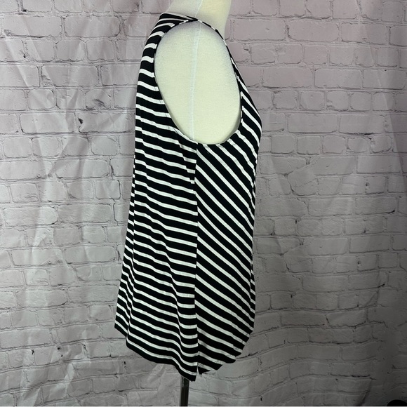 Chico's Black White bias striped Sleeveless Tank Top sz 1 (m 8) v-neck - Picture 2 of 9